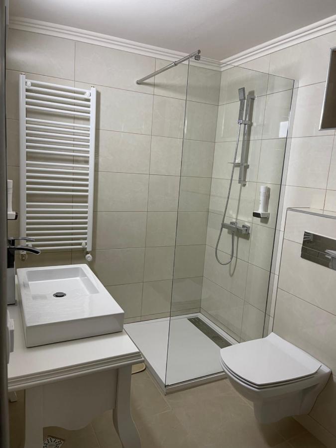 Conacul Pestera Ursilor Chiscau Exteriör bild