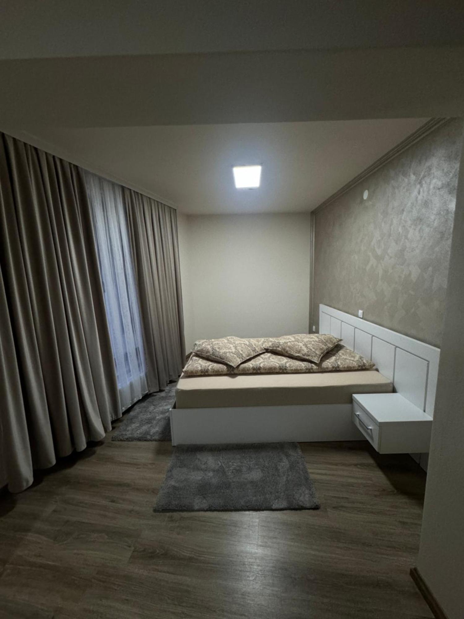 Conacul Pestera Ursilor Chiscau Exteriör bild